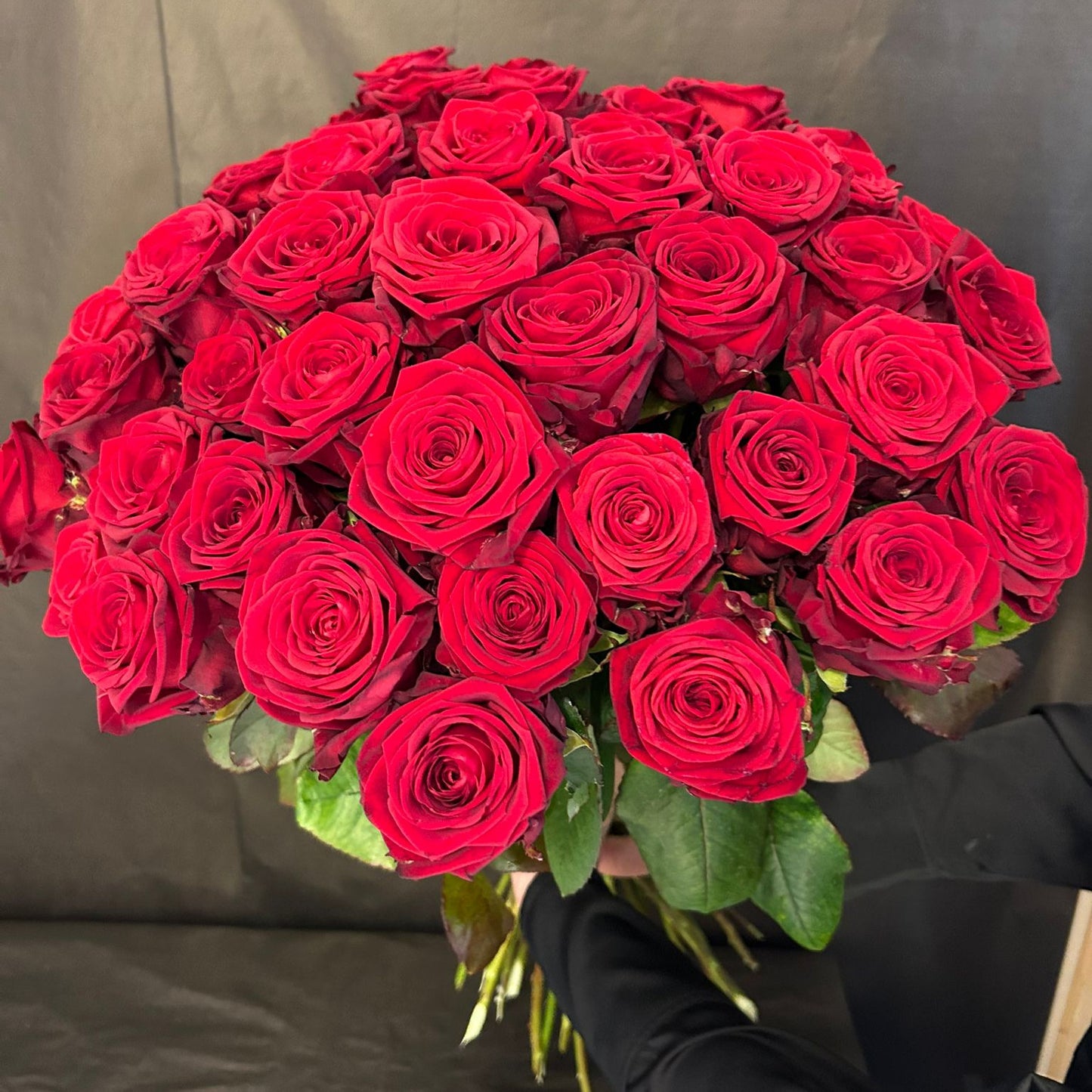 Strauß "Rosenmeer" 50 rote Rosen (60cm)